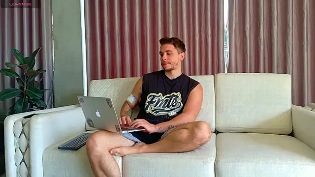 Snapshot of Liam_walk_ chatting on 30, 7, 2026 Liam walk online show from 30, 7, 2026