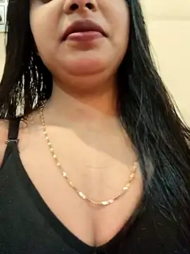 Snapshot of Maahhii_2 chatting on 31, 10, 2025 Maahhii 2 online show from 31, 10, 2025