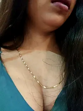 Snapshot of Maahhii_2 chatting on 1, 11, 2025 Maahhii 2 online show from 1, 11, 2025