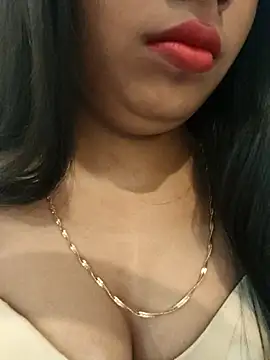 Snapshot of Maahhii_2 chatting on 12, 11, 2025 Maahhii 2 online show from 12, 11, 2025