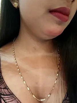 Snapshot of Maahhii_2 chatting on 13, 11, 2025 Maahhii 2 online show from 13, 11, 2025