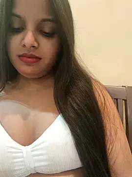 Snapshot of Maahhii_2 chatting on 18, 11, 2025 Maahhii 2 online show from 18, 11, 2025