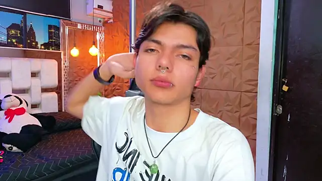 Snapshot of alandelrey57 chatting on 18, 9, 2025 alandelrey57 online show from 18, 9, 2025