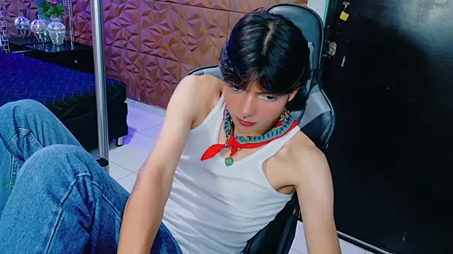 Snapshot of alandelrey57 chatting on 17, 10, 2025 alandelrey57 online show from 17, 10, 2025