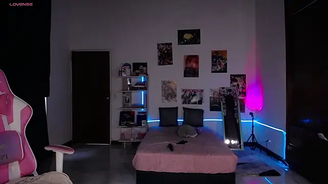 hazyjane  online show from 18, 9, 2025