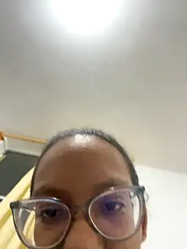 Snapshot of Valen1800 chatting on 10, 9, 2025 Valen1800 online show from 10, 9, 2025