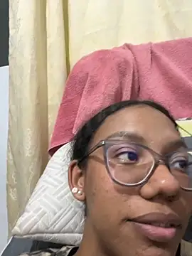 Snapshot of Valen1800 chatting on 15, 9, 2025 Valen1800 online show from 15, 9, 2025