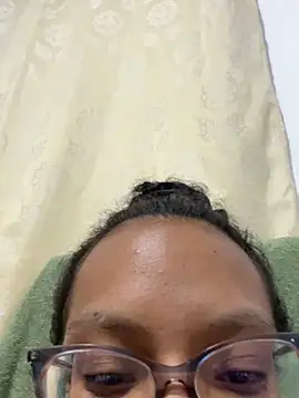 Snapshot of Valen1800 chatting on 24, 9, 2025 Valen1800 online show from 24, 9, 2025