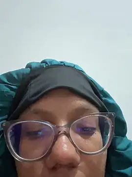 Snapshot of Valen1800 chatting on 4, 10, 2025 Valen1800 online show from 4, 10, 2025