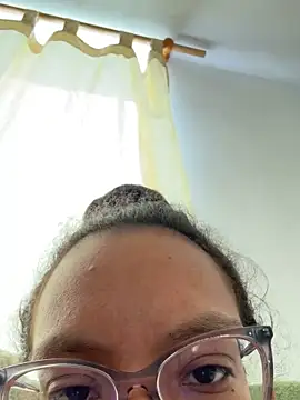 Snapshot of Valen1800 chatting on 9, 10, 2025 Valen1800 online show from 9, 10, 2025