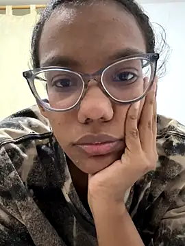 Snapshot of Valen1800 chatting on 14, 10, 2025 Valen1800 online show from 14, 10, 2025