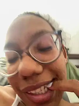 Snapshot of Valen1800 chatting on 26, 10, 2025 Valen1800 online show from 26, 10, 2025