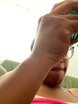 Snapshot of Valen1800 chatting on 28, 10, 2025 Valen1800 online show from 28, 10, 2025