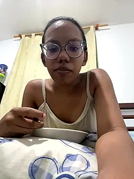 Snapshot of Valen1800 chatting on 11, 11, 2025 Valen1800 online show from 11, 11, 2025