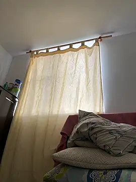 Snapshot of Valen1800 chatting on 13, 11, 2025 Valen1800 online show from 13, 11, 2025