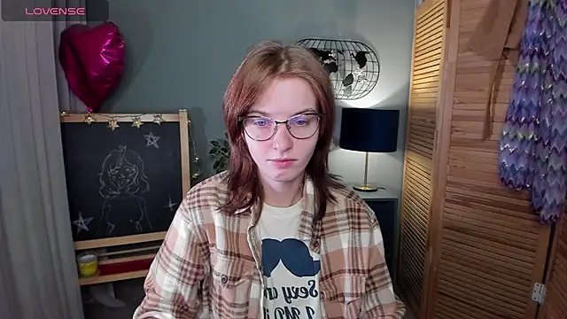 Snapshot of Madelaineses chatting on 9, 9, 2025 Madelaineses online show from 9, 9, 2025