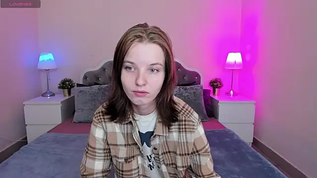 Snapshot of Madelaineses chatting on 13, 9, 2025 Madelaineses online show from 13, 9, 2025