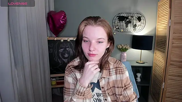 Snapshot of Madelaineses chatting on 14, 9, 2025 Madelaineses online show from 14, 9, 2025