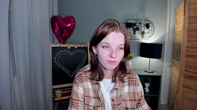 Snapshot of Madelaineses chatting on 20, 9, 2025 Madelaineses online show from 20, 9, 2025