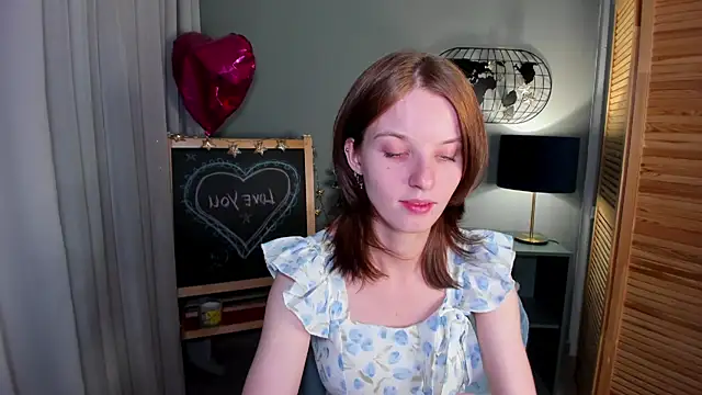 Snapshot of Madelaineses chatting on 5, 10, 2025 Madelaineses online show from 5, 10, 2025