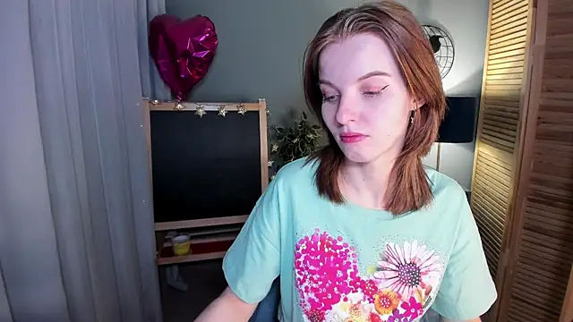Snapshot of Madelaineses chatting on 11, 10, 2025 Madelaineses online show from 11, 10, 2025