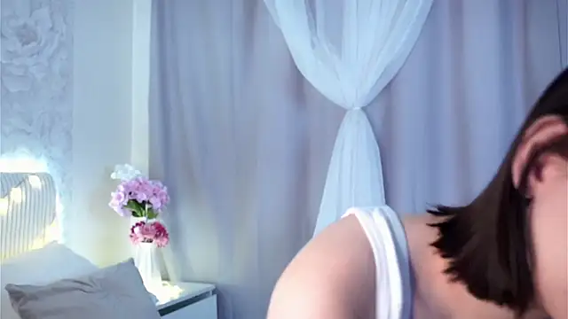 Snapshot of FalineBeacher chatting on 17, 4, 2026 FalineBeacher online show from 17, 4, 2026