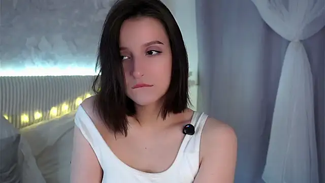 Snapshot of FalineBeacher chatting on 18, 4, 2026 FalineBeacher online show from 18, 4, 2026