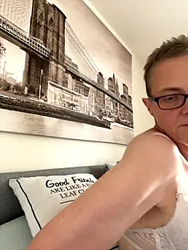 Curvy-Jinx online show from 11, 9, 2025