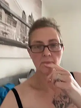 Curvy-Jinx online show from 13, 10, 2025