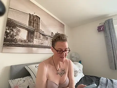 Curvy-Jinx online show from 3, 3, 2026