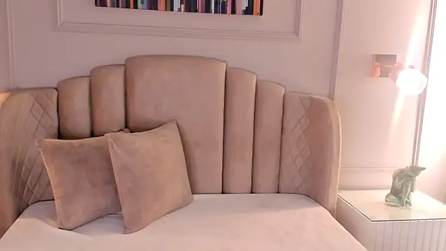 mia kisses2 online show from 27, 11, 2025