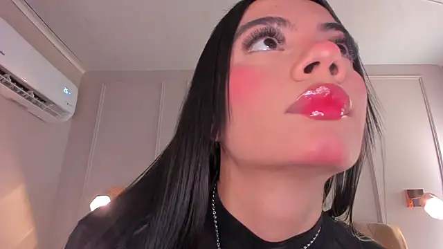 Snapshot of mia_kisses2 chatting on 17, 5, 2026 mia kisses2 online show from 17, 5, 2026