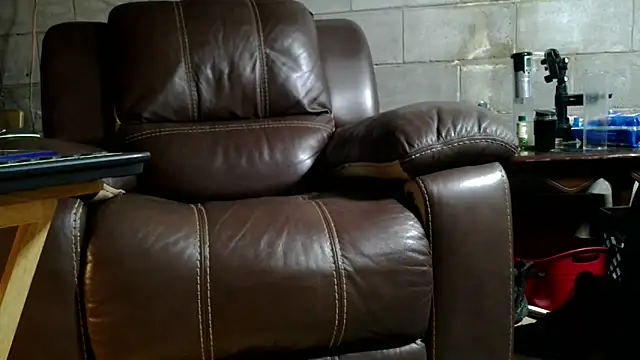 Snapshot of Luv2SuckBWC92 chatting on 20, 12, 2025 Luv2SuckBWC92 online show from 20, 12, 2025