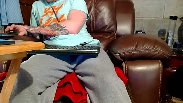 Snapshot of Luv2SuckBWC92 chatting on 22, 12, 2025 Luv2SuckBWC92 online show from 22, 12, 2025