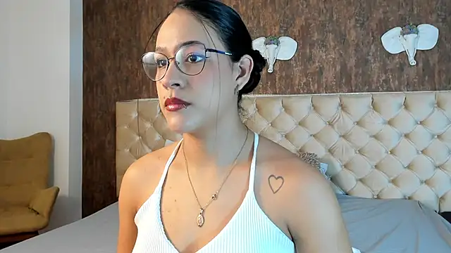 Snapshot of LaurenMitchell1 chatting on 23, 10, 2025 LaurenMitchell1 online show from 23, 10, 2025