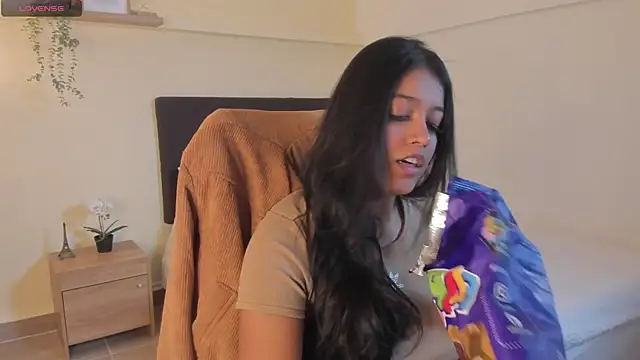 Snapshot of Camila_Bustamante chatting on 6, 6, 2026 Camila Bustamante online show from 6, 6, 2026