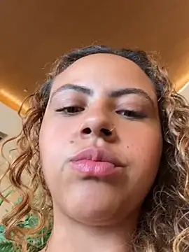 Chloe Leaozinho online show from 4, 3, 2026