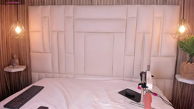 LovelyEyesx online show from 17, 4, 2026