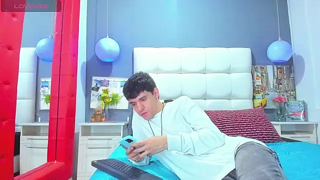 Matteo12  online show from 2, 11, 2025