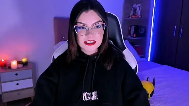 OphelianaRose33 online show from 25, 10, 2025