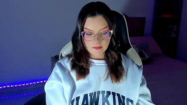 OphelianaRose33 online show from 27, 4, 2026