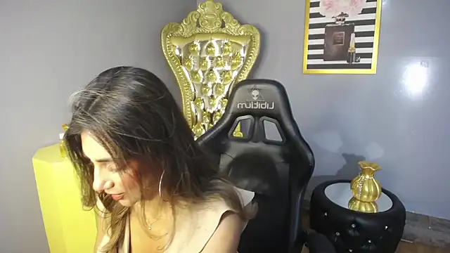 Snapshot of agatha_brooks_t chatting on 28, 11, 2025 agatha brooks t online show from 28, 11, 2025