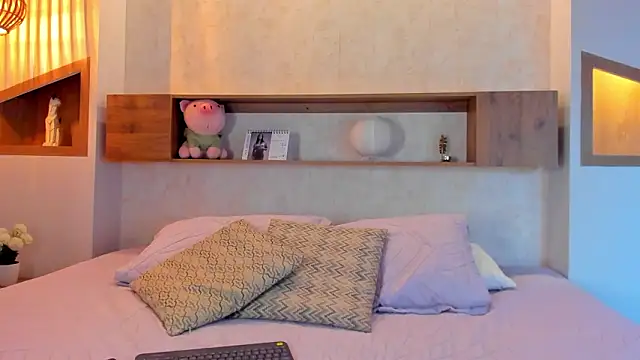 Emilly Beaumont online show from 9, 3, 2026