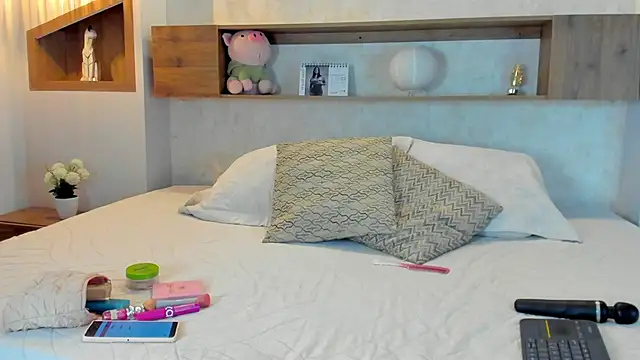 Emilly Beaumont online show from 5, 4, 2026