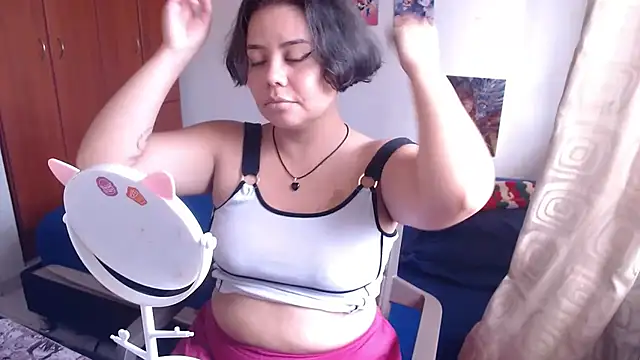 Snapshot of saenz_eymi chatting on 3, 10, 2025 saenz eymi online show from 3, 10, 2025