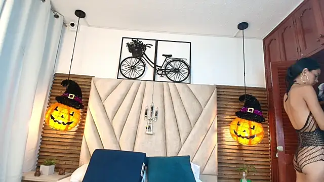 Cinthiabaker online show from 28, 10, 2025