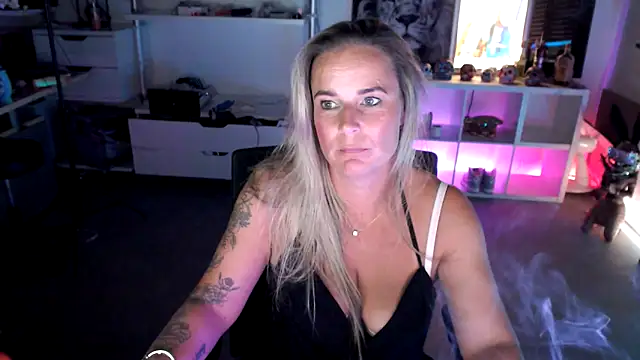 Mrs-Aurora online show from 1, 10, 2025