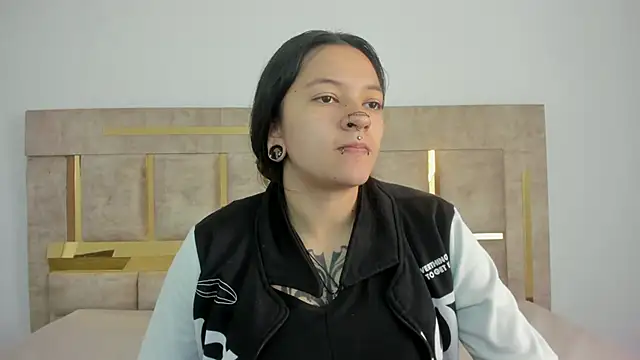 Snapshot of Kitty_ravee chatting on 7, 10, 2025 Kitty ravee online show from 7, 10, 2025