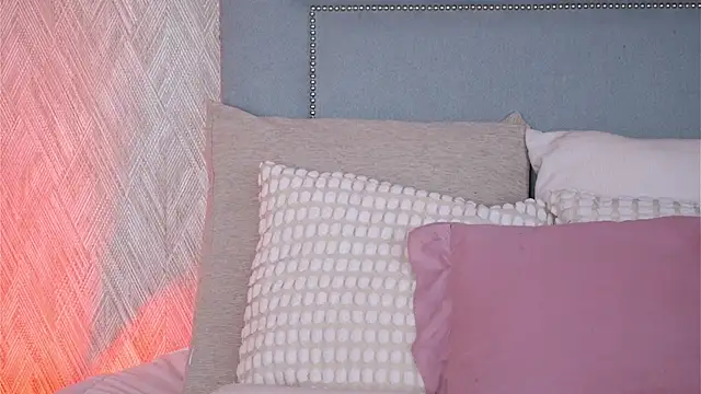 Sofy Bradd online show from 31, 10, 2025