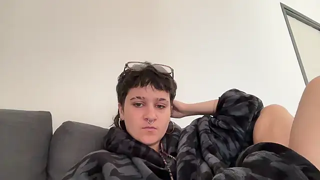 Snapshot of NIQUE_TARAXX chatting on 21, 9, 2025 NIQUE TARAXX online show from 21, 9, 2025